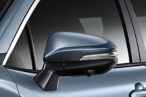 โตโยต้า Corolla Cross Drivers Side Mirror Front Angle