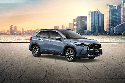 โตโยต้า Corolla Cross Front Cross Side View