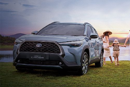 โตโยต้า Corolla Cross Front Side View