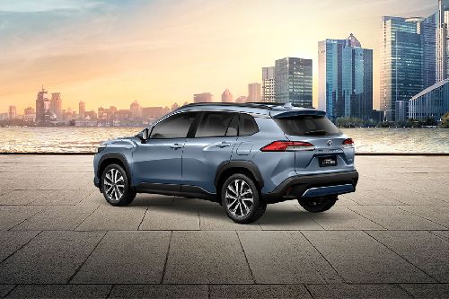 Rear Cross Side View of โตโยต้า Corolla Cross