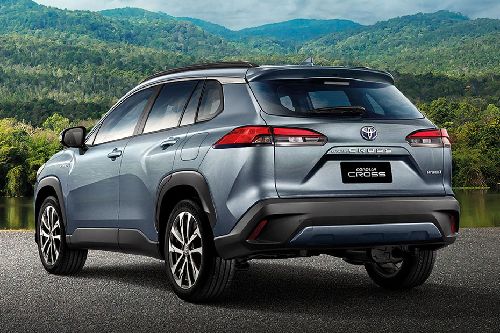Rear Medium View of โตโยต้า Corolla Cross