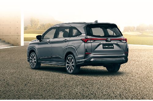 Rear Medium View of โตโยต้า Veloz