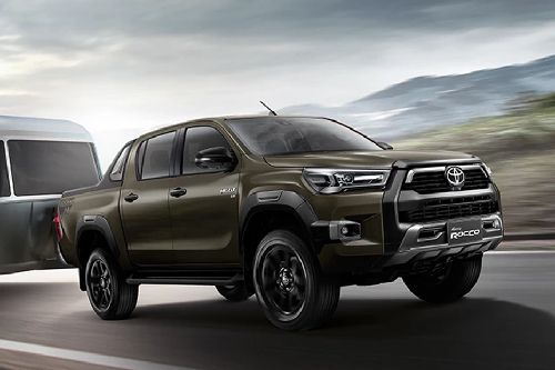 โตโยต้า Hilux Revo Rocco Front Medium View