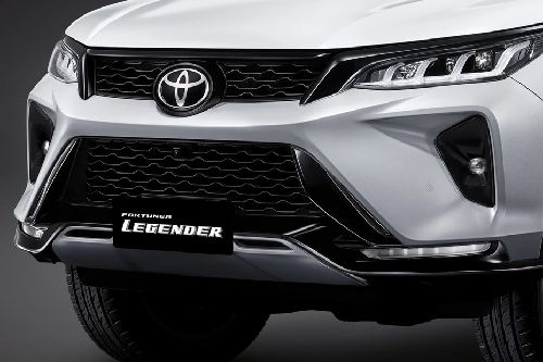 Fortuner Legender Grille View