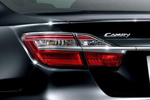 Camry (2002-2018) Tail light