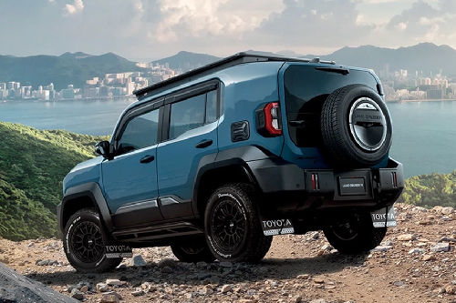 Land Cruiser FJ Rear angle view