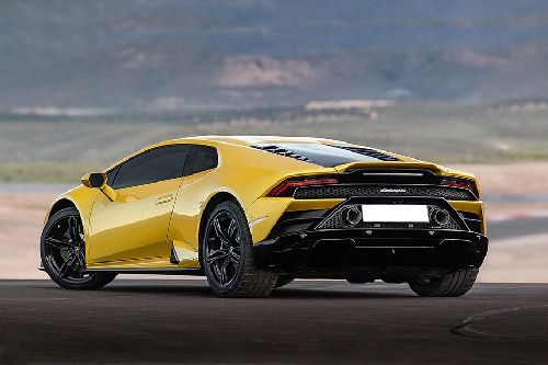 Rear Cross Side View of Lamborghini Huracan