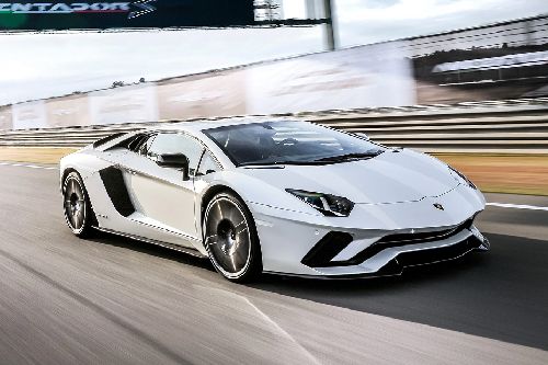 แลมโบกินี่ อเวนทาเดอร์ Front Medium View