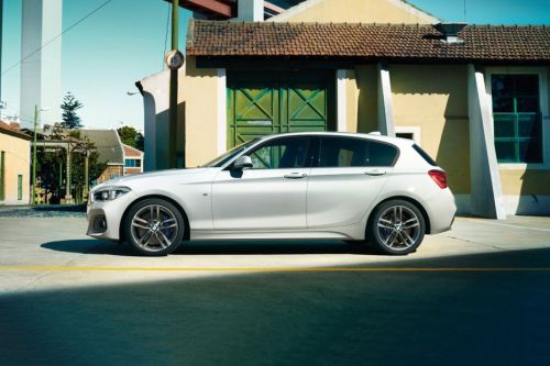 1 Series 5 Door Side view
