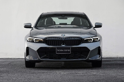 Full Front View of 3 Series Gran Sedan