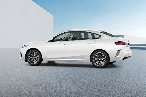 Rear Cross View of บีเอ็มดับเบิลยู 2 Series Gran Coupe