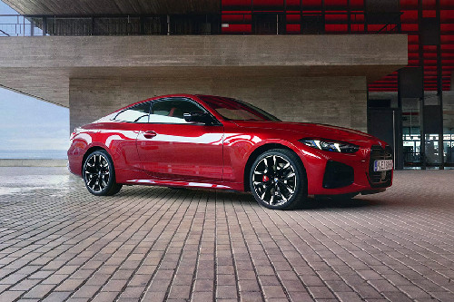 บีเอ็มดับเบิลยู ซีรีย์ 4 คูเป้ Front Cross Side View