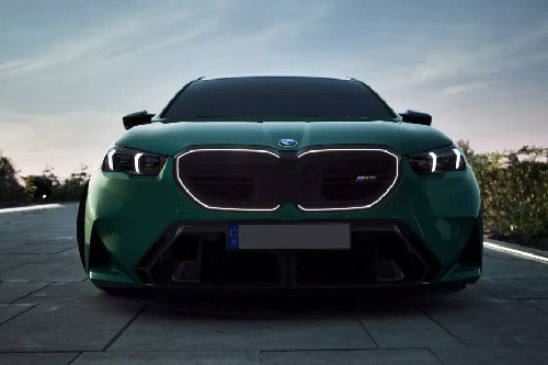 Full Front View of M5 Touring