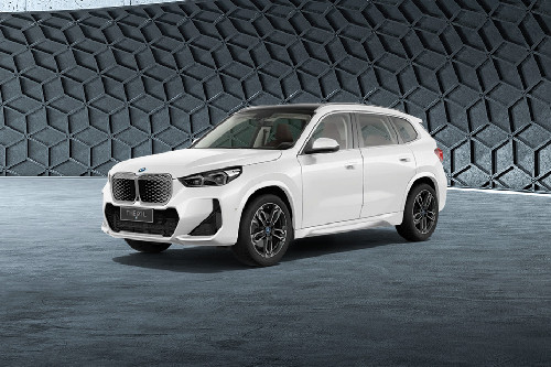 บีเอ็มดับเบิลยู iX1 Front Side View