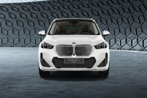 Full Front View of iX1