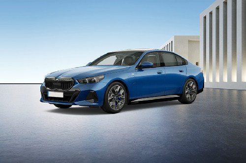 ซีรีย์ 5 ซีดาน Front angle low view