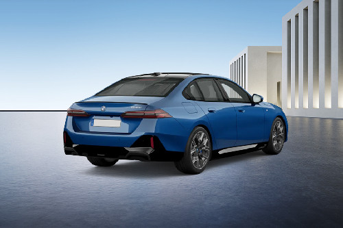 ซีรีย์ 5 ซีดาน Rear angle view