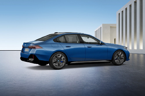 ซีรีย์ 5 ซีดาน Rear Medium Side View