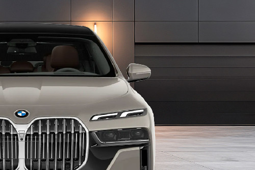 บีเอ็มดับเบิลยู ซีรีย์ 7 ซีดาน Drivers Side Mirror Front Angle