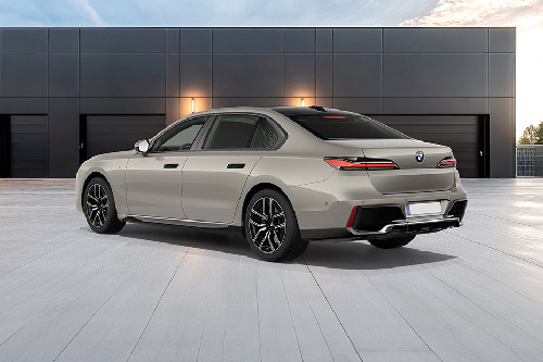 Rear Cross Side View of บีเอ็มดับเบิลยู ซีรีย์ 7 ซีดาน