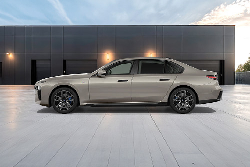 ซีรีย์ 7 ซีดาน Side view