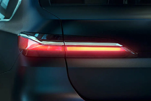 ซีรีย์ 7 ซีดาน Tail light