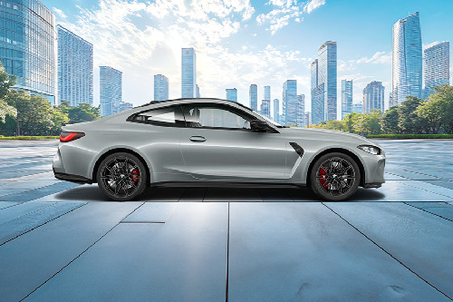 เอ็ม 4 คูเป้ Medium Angle Front View