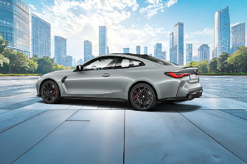 Rear Cross View of บีเอ็มดับเบิลยู เอ็ม 4 คูเป้