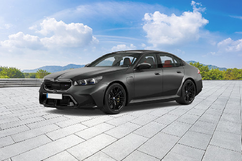 เอ็ม 5 ซีดาน Front angle low view