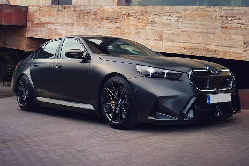 บีเอ็มดับเบิลยู เอ็ม 5 ซีดาน Front Cross Side View