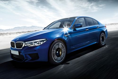 บีเอ็มดับเบิลยู เอ็ม 5 ซีดาน Front Side View