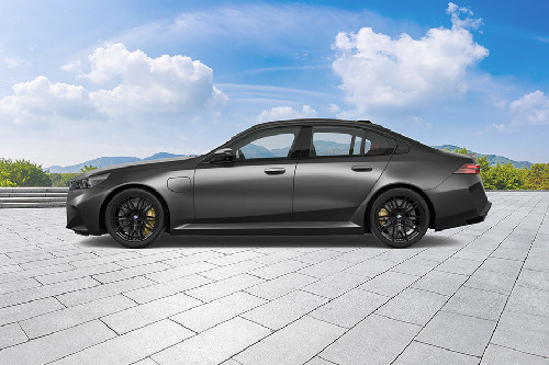 เอ็ม 5 ซีดาน Side view