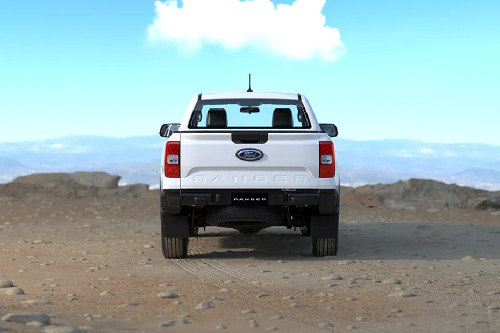 Full Rear View of ฟอร์ด Ranger