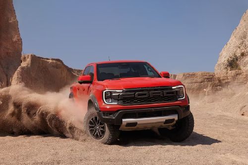 เรนเจอร์ แรพเตอร์ Front deep low Angle View