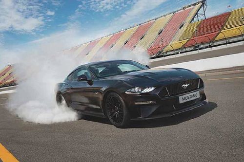 ฟอร์ด Mustang Front Medium View