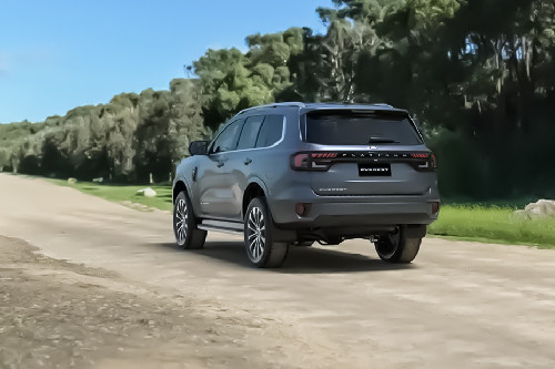 Rear Medium View of ฟอร์ด เอเวอร์เรสต์