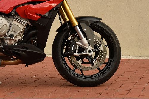 บีเอ็มดับเบิลยู เอส 1000 เอ็กซ์อาร์ Front Tyre View