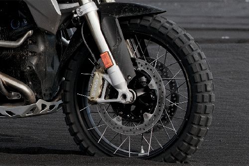 บีเอ็มดับเบิลยู อาร์ 1200 Front Tyre View