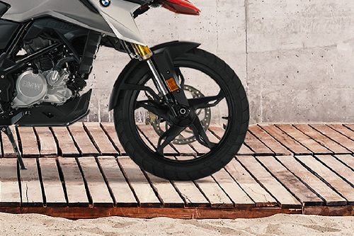 บีเอ็มดับเบิลยู จี 310 จีเอส Front Tyre View