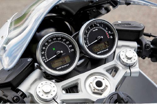 บีเอ็มดับเบิลยู อาร์ นายน์ ที เรเซอร์ Console View