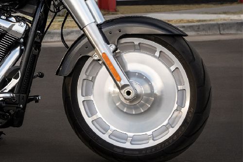 ฮาร์เลย์-เดวิดสัน แฟตบอย Front Tyre View