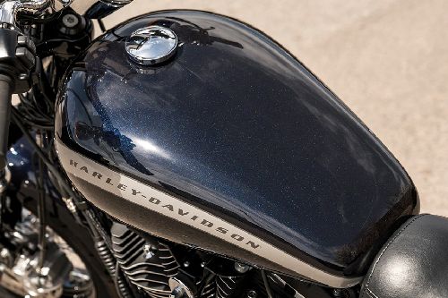 ฮาร์เลย์-เดวิดสัน 1200 คัสตอม Front Tyre View