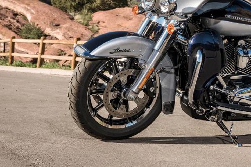 ฮาร์เลย์-เดวิดสัน อัลตร้า ลิมิเต็ด โลว์ Front Tyre View