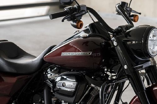 ฮาร์เลย์-เดวิดสัน โร้ด คิง สเปเชียล Fuel Tank View