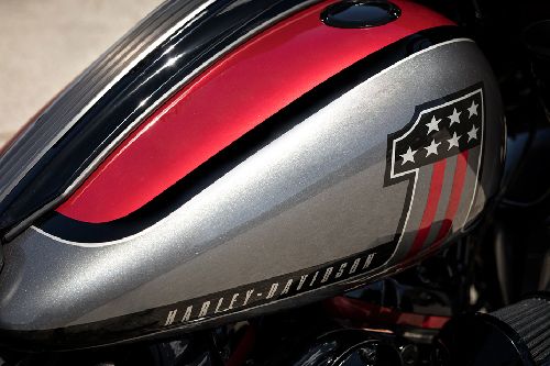 Harley–Davidson CVO ROAD GLIDE Fuel Tank View
