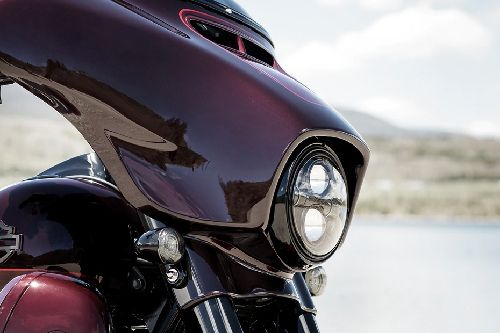 ฮาร์เลย์-เดวิดสัน ซีวีโอ สตรีท ไกลด์ Head Light View