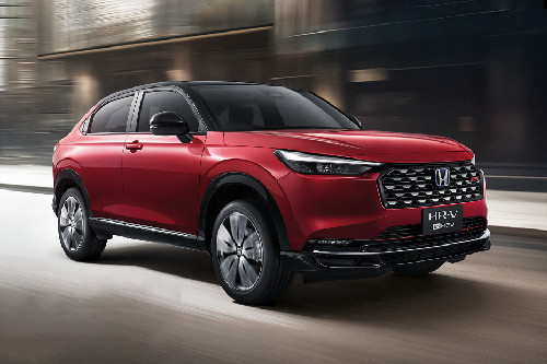 Honda HR-V e:HEV Front Cross Side View