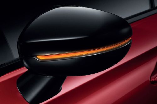 ฮอนด้า ซิตี้ Drivers Side Mirror Front Angle