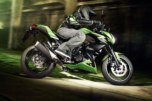 คาวาซากิ ซี300 Right Side Viewfull Image