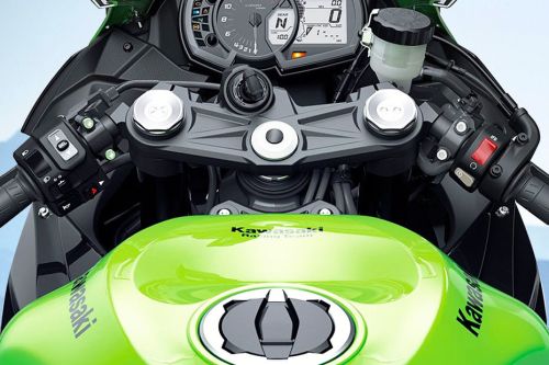 Power outlet Kawasaki Ninja ZX-6R